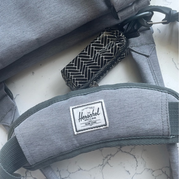 Herschel Strand diaper bag - Picture 3 of 10